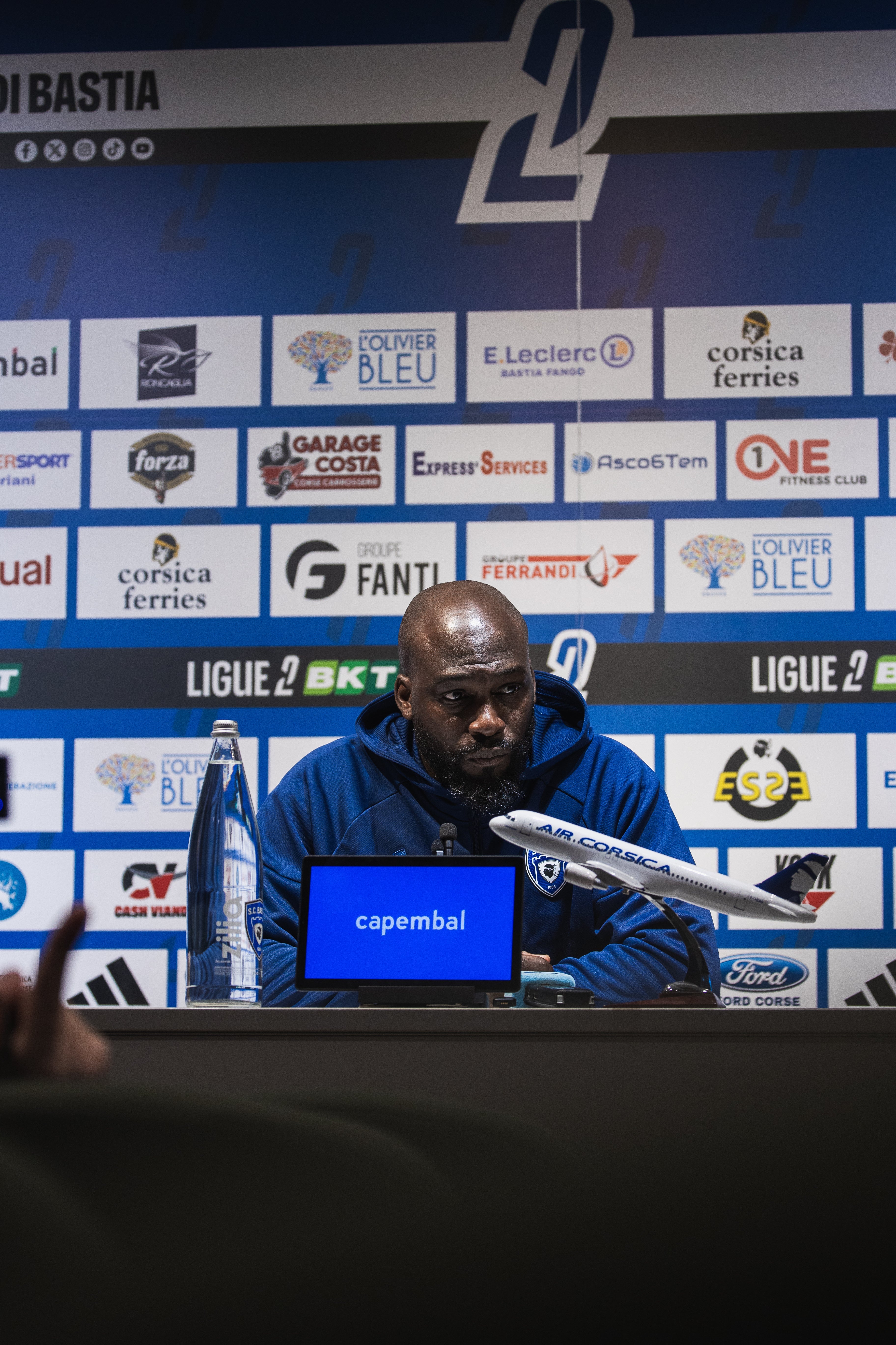 A cunfarenza di stampa di Johny Placide