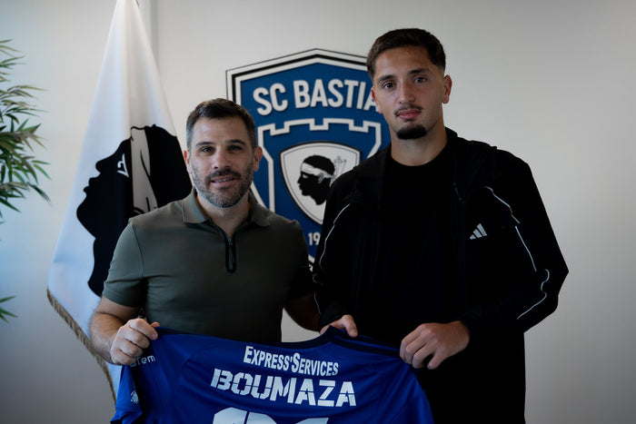 Nassim Douce-Boumaza signe son premier contrat professionnel